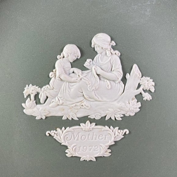 " Mother's Day Gift" Wedgwood Mother Plate 1972 Sage Green Jasper 6.5” - Picture 2 of 8
